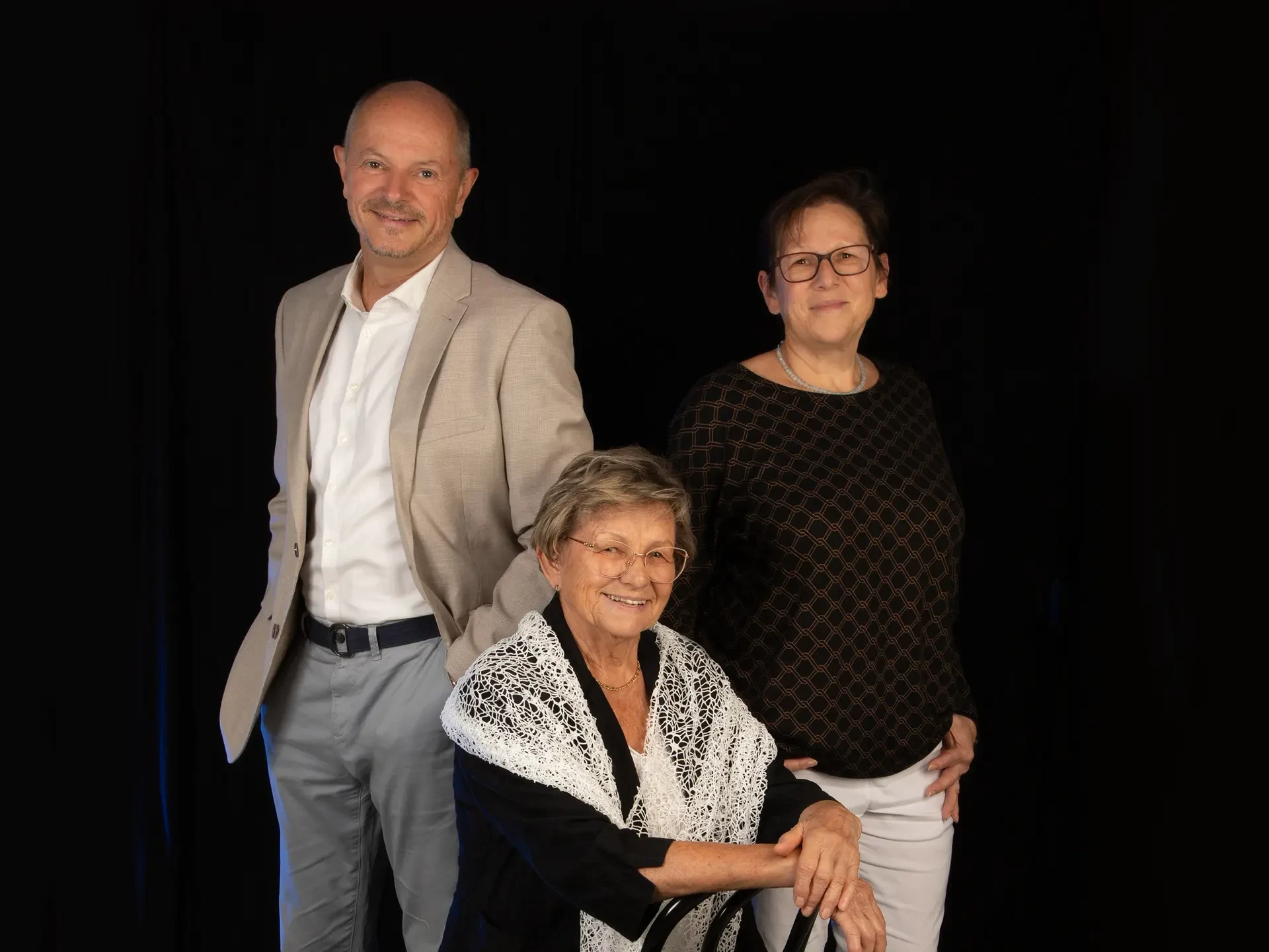 Gruppenporträt — drei Generationen